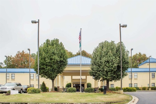 Econo Lodge Raleigh near Walnut Creek Amphitheatre image 1